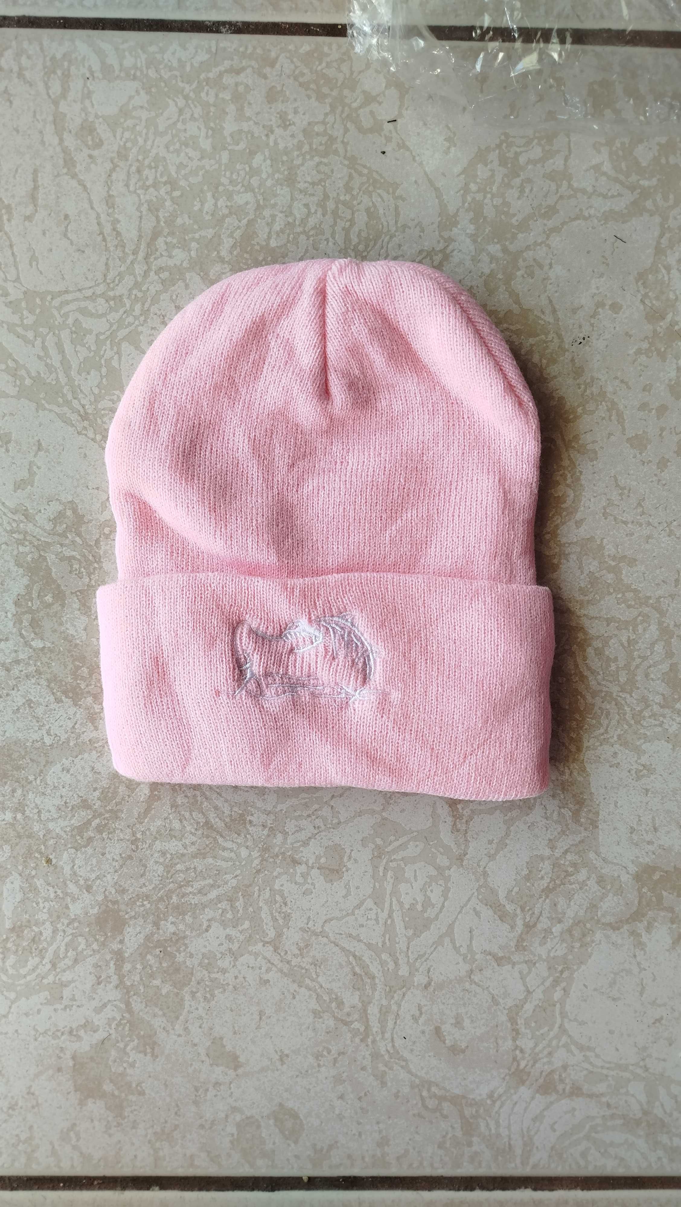 Gorros para a pesca motivos bordados preto e rosa