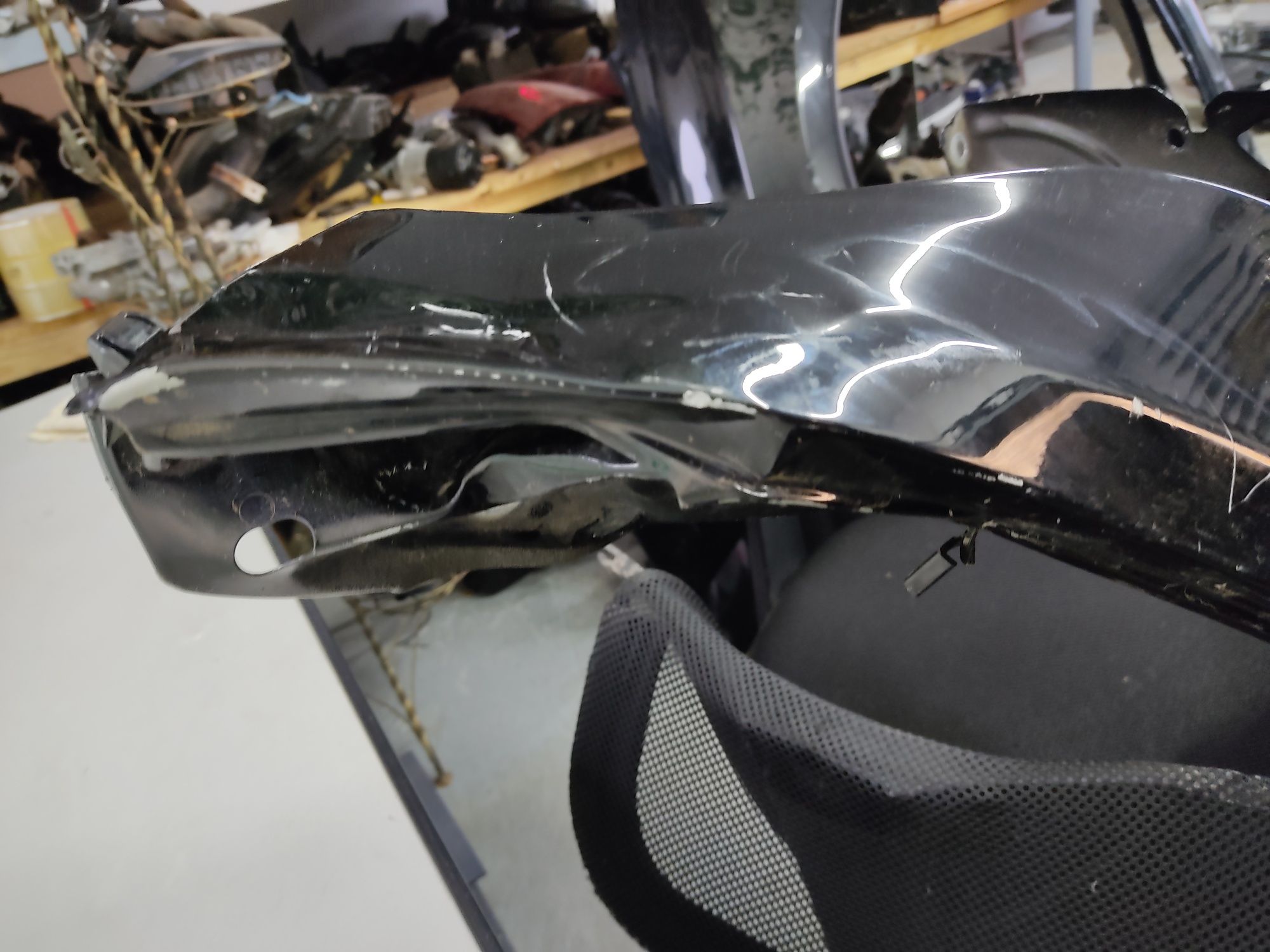 Крило переднє праве Tesla model Y