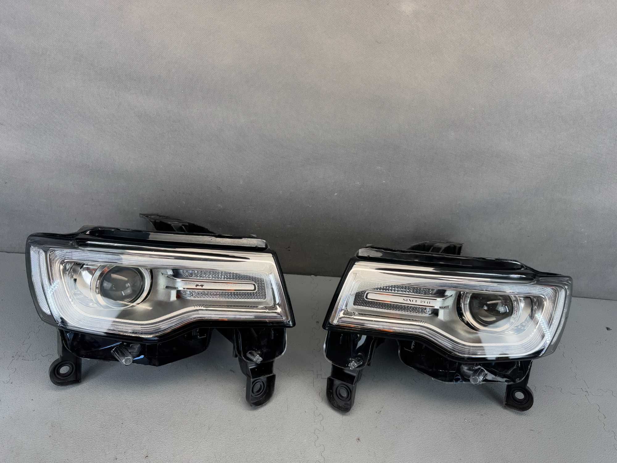 Jeep Grand Cherokee IV Lift 13-17r. Lampy Przód Bi-Xenon Lewa+Prawa EU