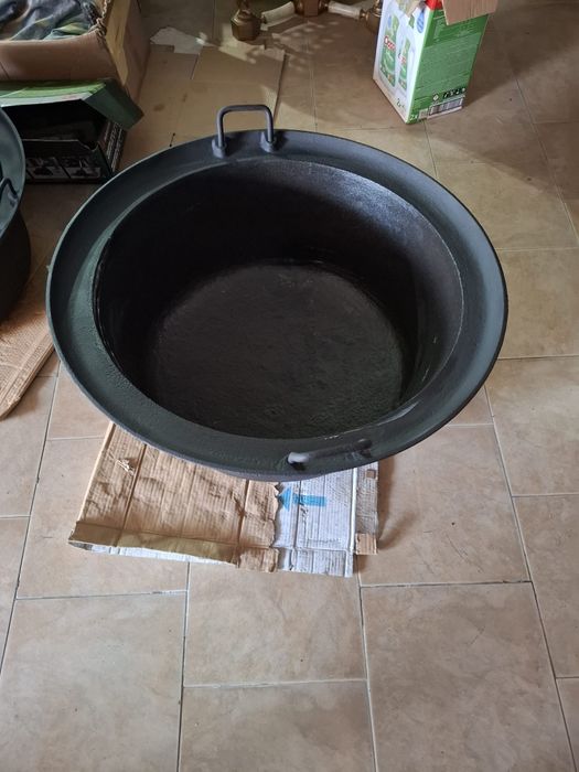 Duas Panelas/Potes antigas em excelente estado. Novas.