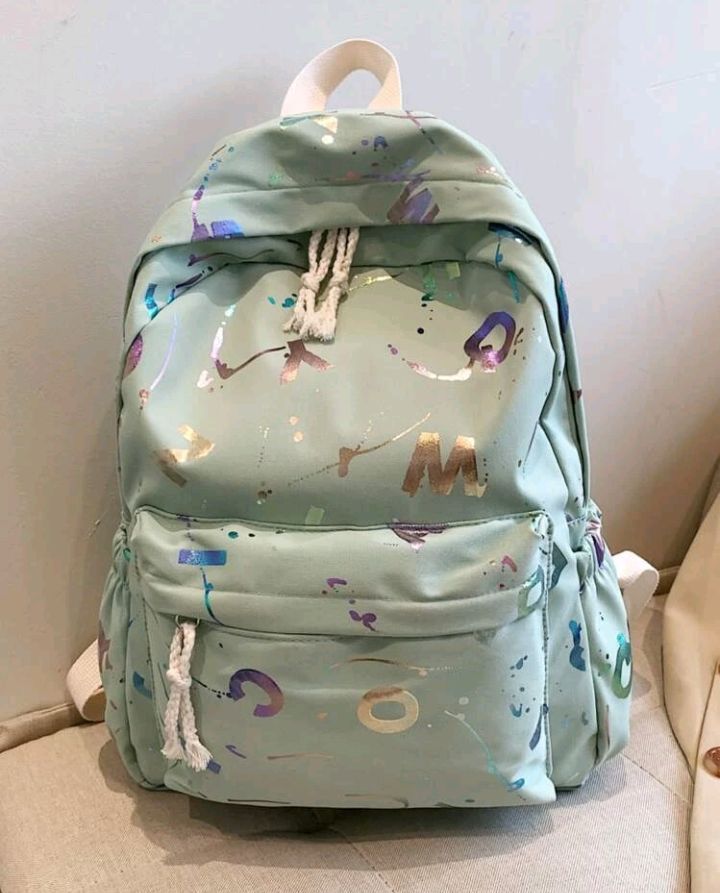 Mochila escolar nova