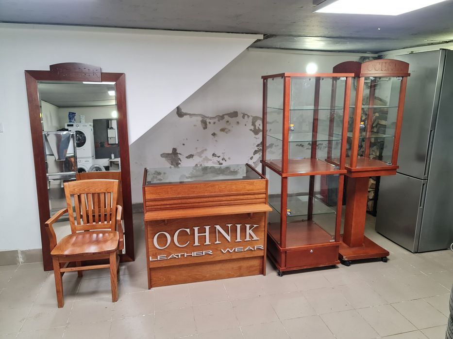 Продам меблі в магазин (стелажі,стіл,дзеркало,крісло) все як на фото