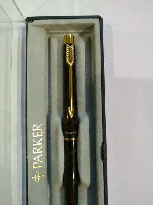 Ручка Parker з золотими пером бувша у використанні