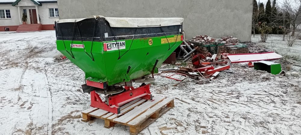 Rozsiewacz  nawozu 1000 kg