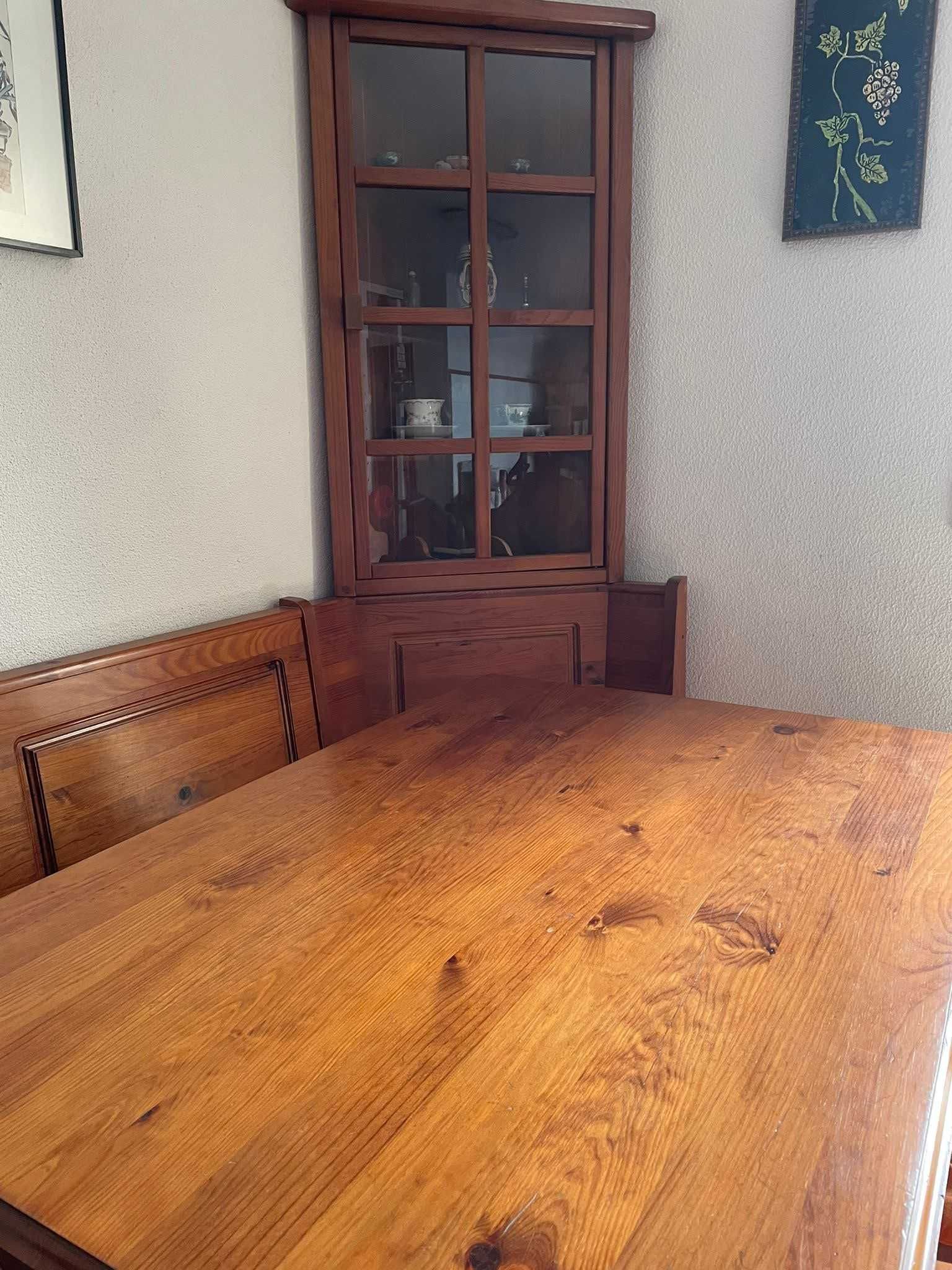 Mesa de canto com cristaleira