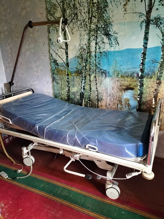 Продам ліжко для догляду за хворим.