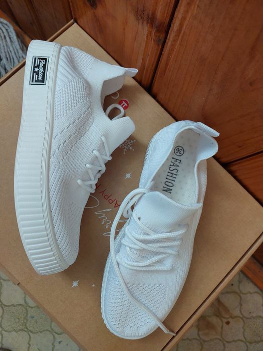 Кеди білі та легкі, нові, 36 розмір