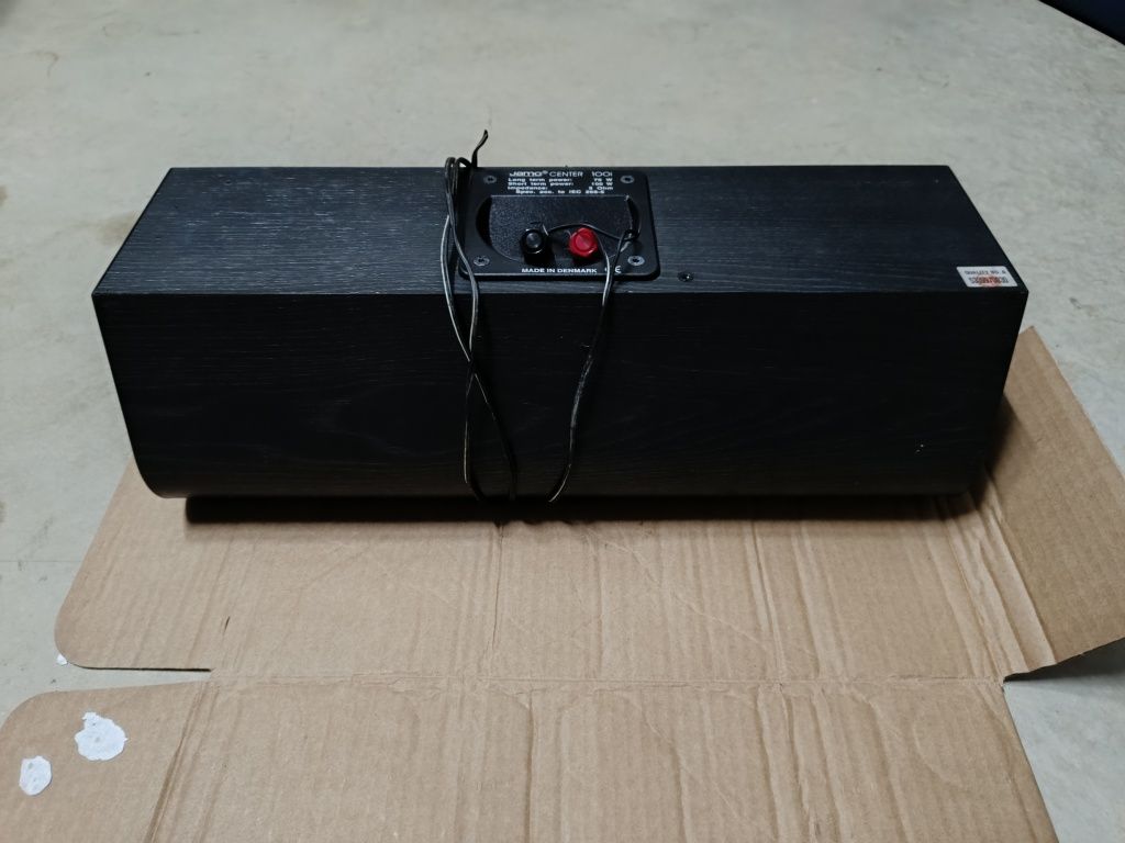 Coluna interior JAMO 100i