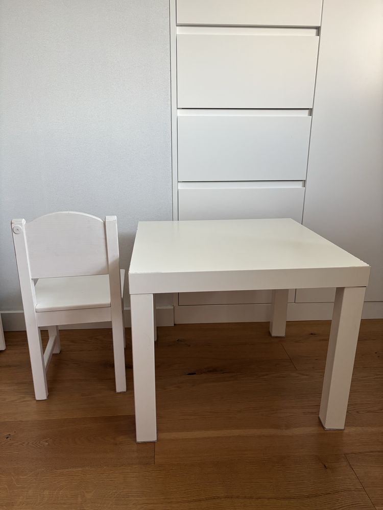Krzesełko Sundvik i stolik Ikea Lack