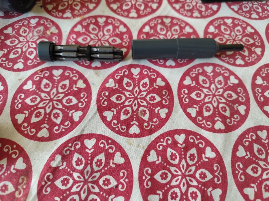 Śrubokręt magnetyczny 27 końcówek do telefonów laptopie nowy