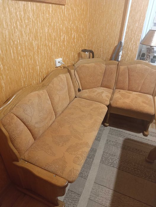 Кухонний куток з натурального дуба, з місцем для зберігання