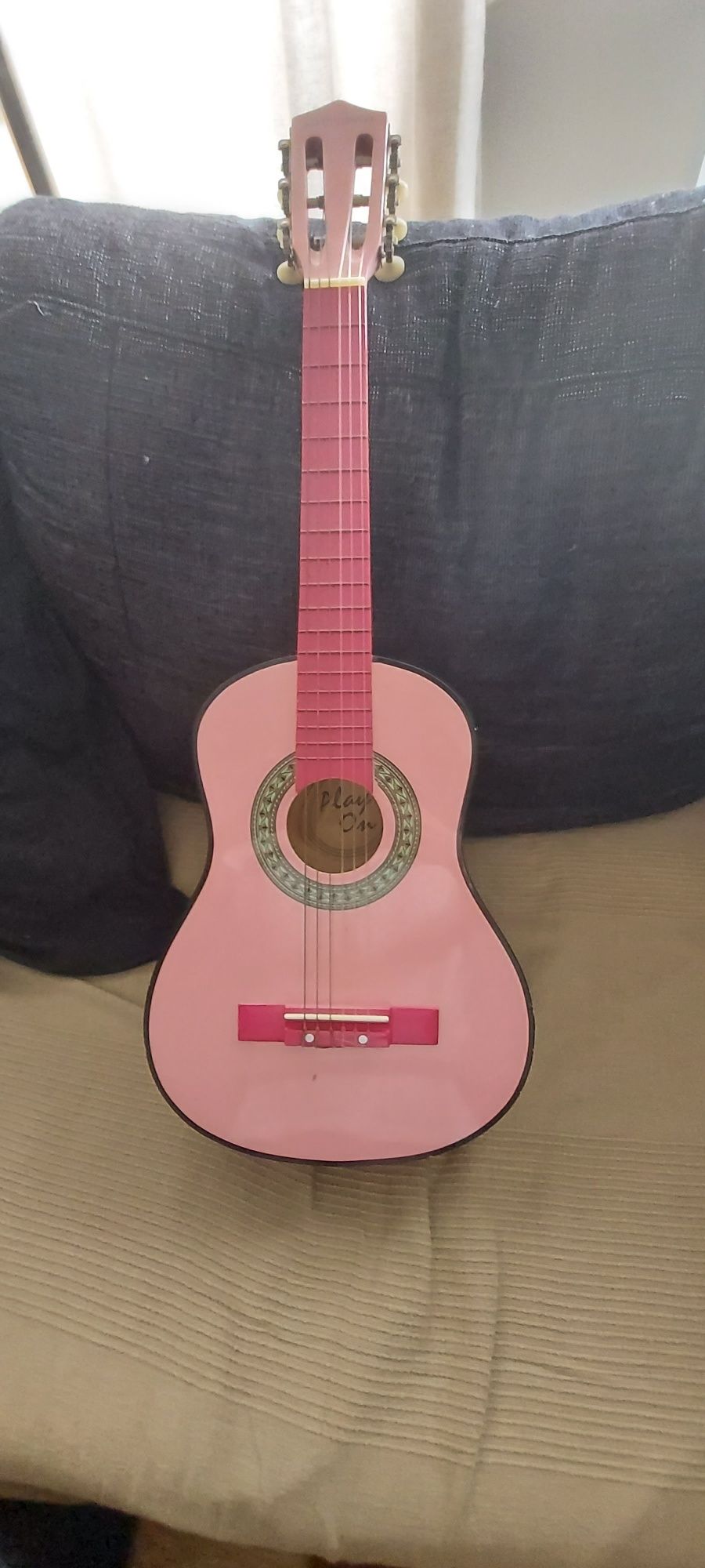 Guitarra menina pouco uso