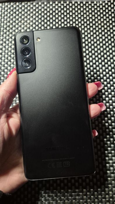 Продам телефон Samsung S21 plus 256
