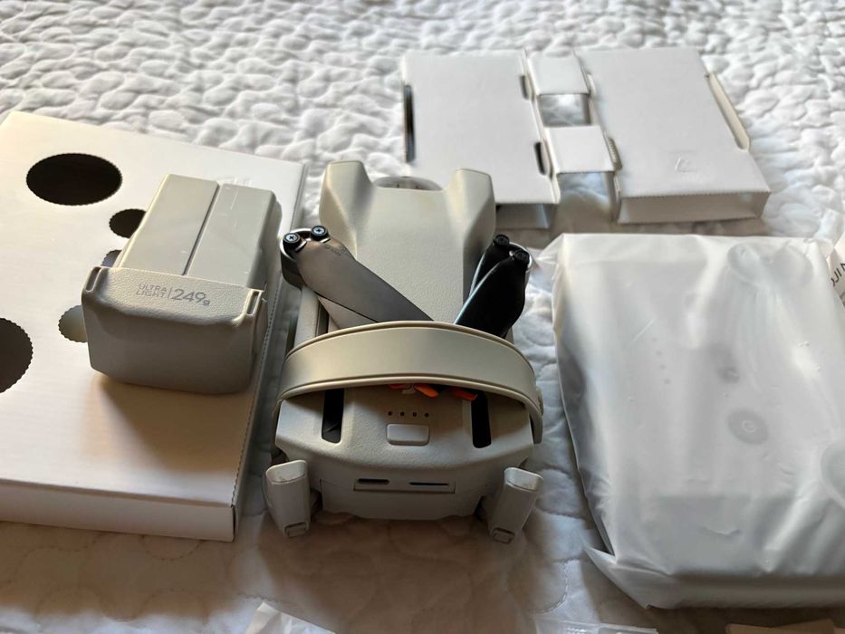 SUPER STAN DJI Mini 3 komplet + dodatkowa bateria + torba