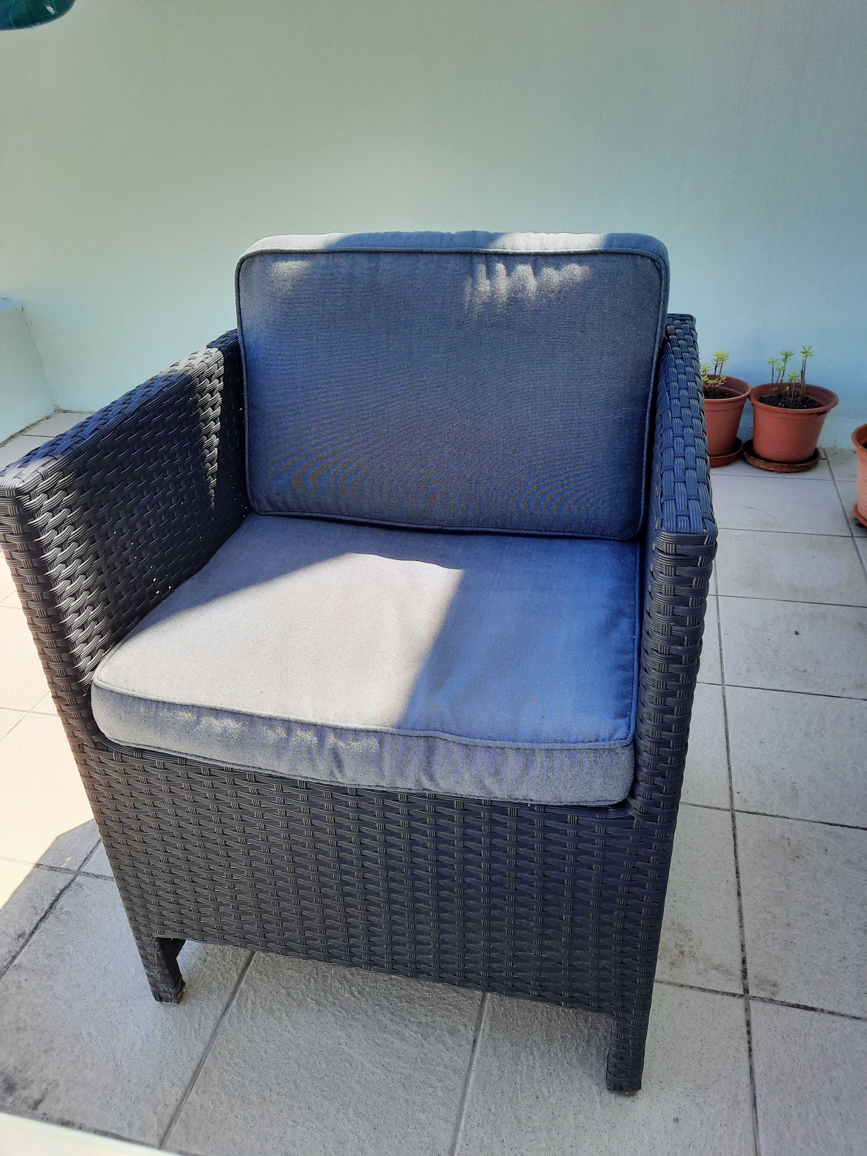Conjunto de sofás e mesa exteriores para terraço/jardim