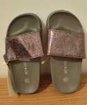 Chinelos Cinza Com Brilho Novos da Unit Shoes