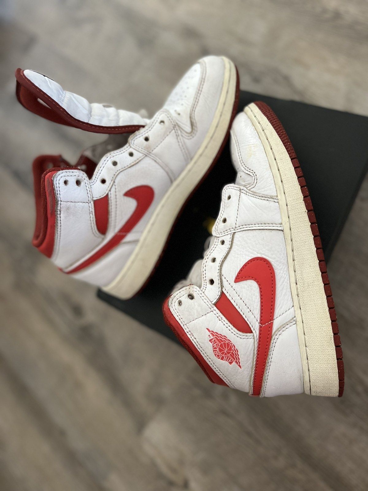 Buty Air Jordan 1 Mid SE (GS) 37.5 Białe/Czerwone
