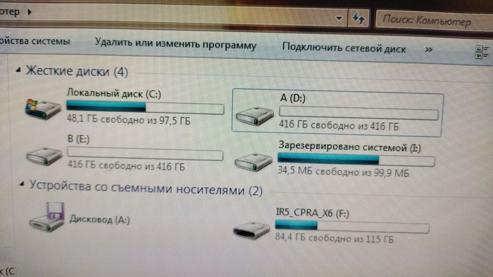 Комп'ютер, монітор, колонки, клавіатура, мишка