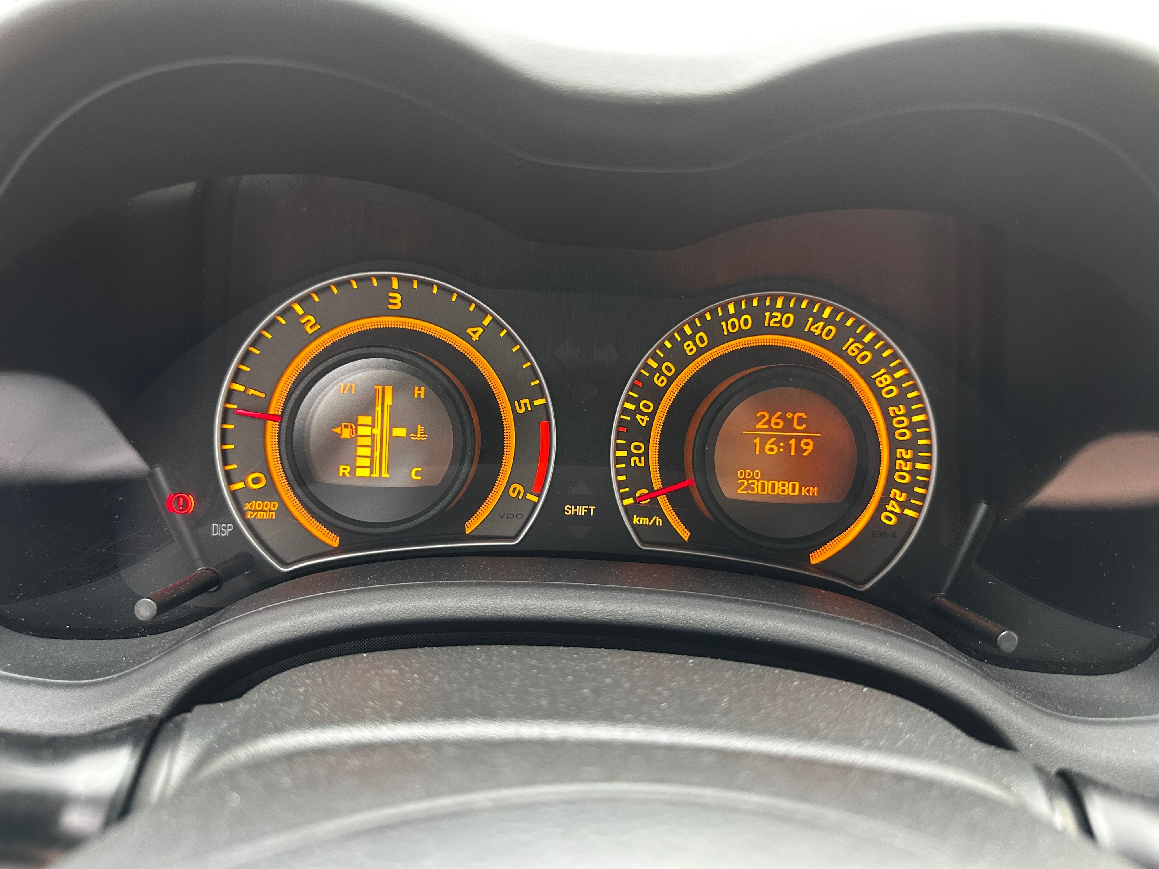 Toyota Corolla cor cinza