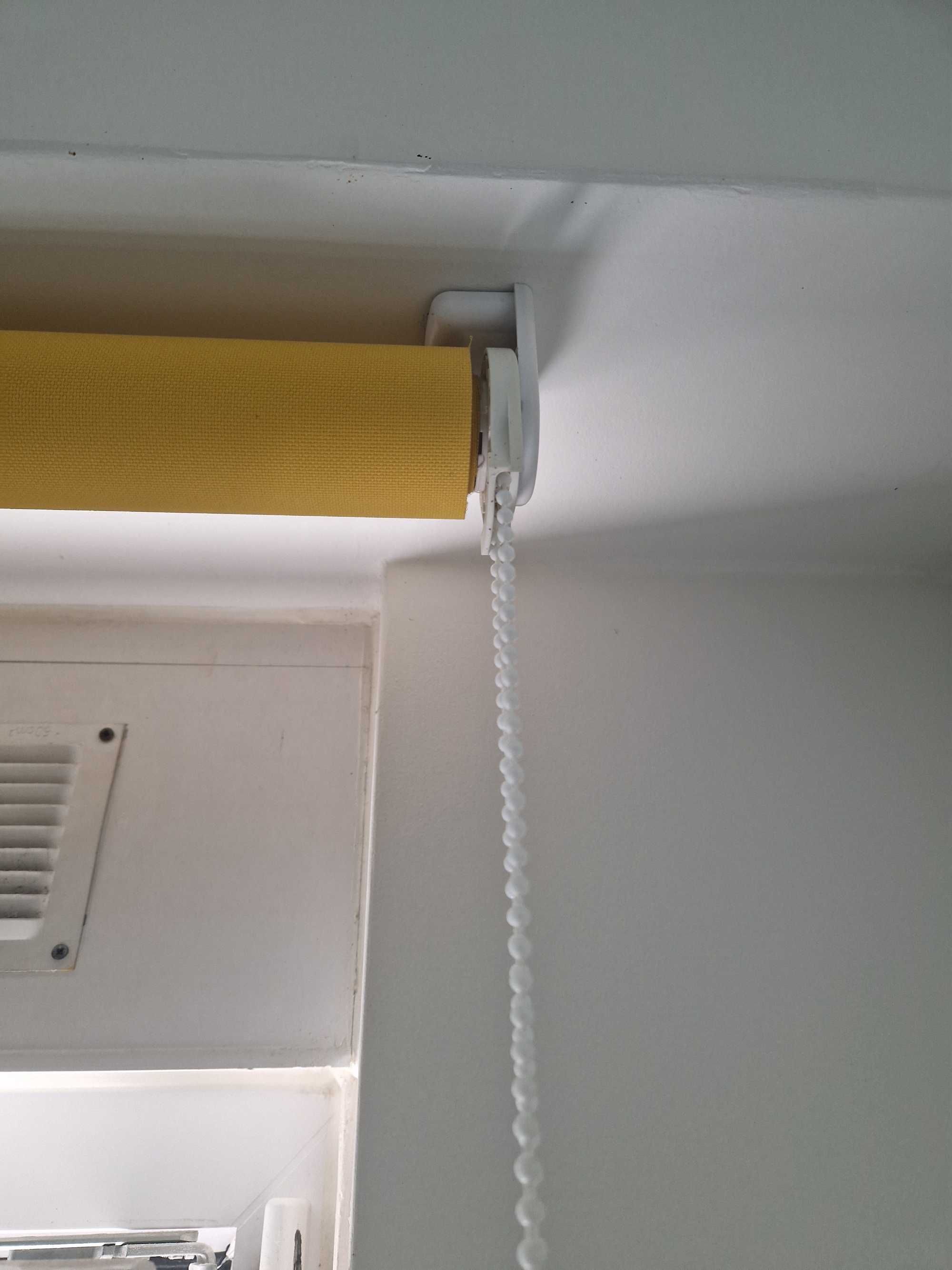 Estore de rolo amarelo