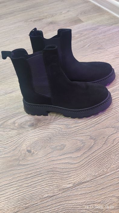 Взуття ,Челсі...