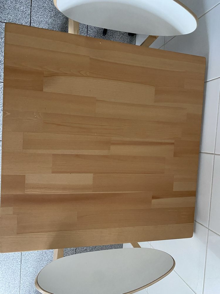 Mesa com cadeiras