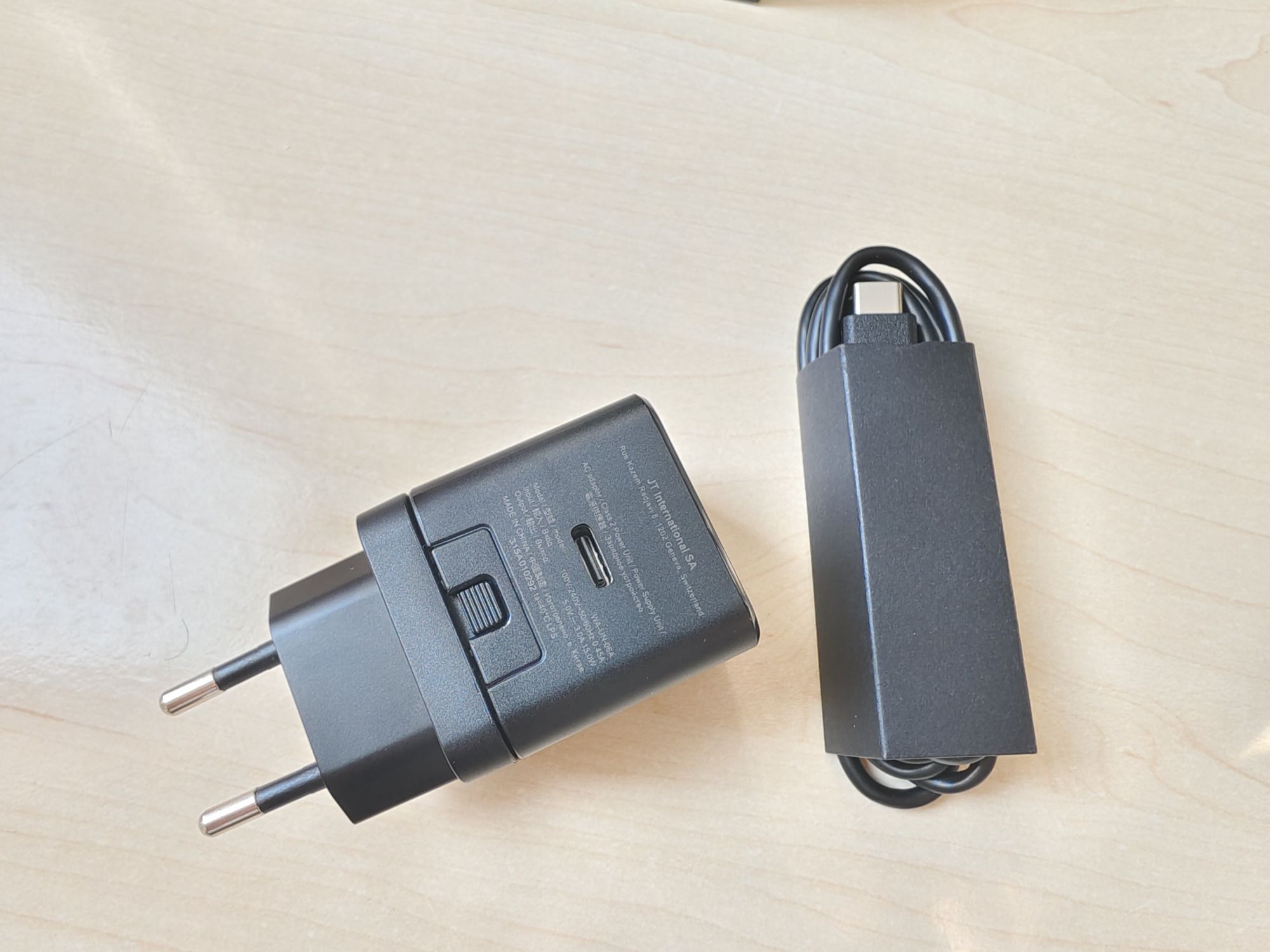 Nowa ładowarka sieciowa z adapterem i kablem USB-C