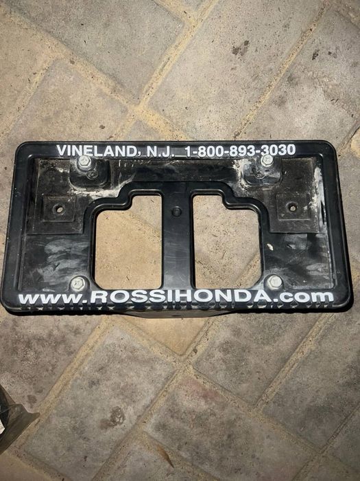 Рамка (подиум) переднего номерного знака Honda CRV 2013