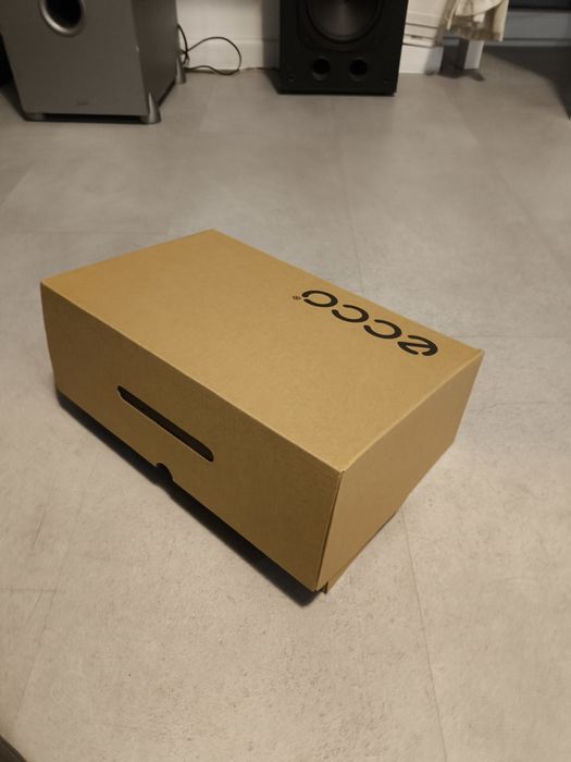 Karton po butach Ecco