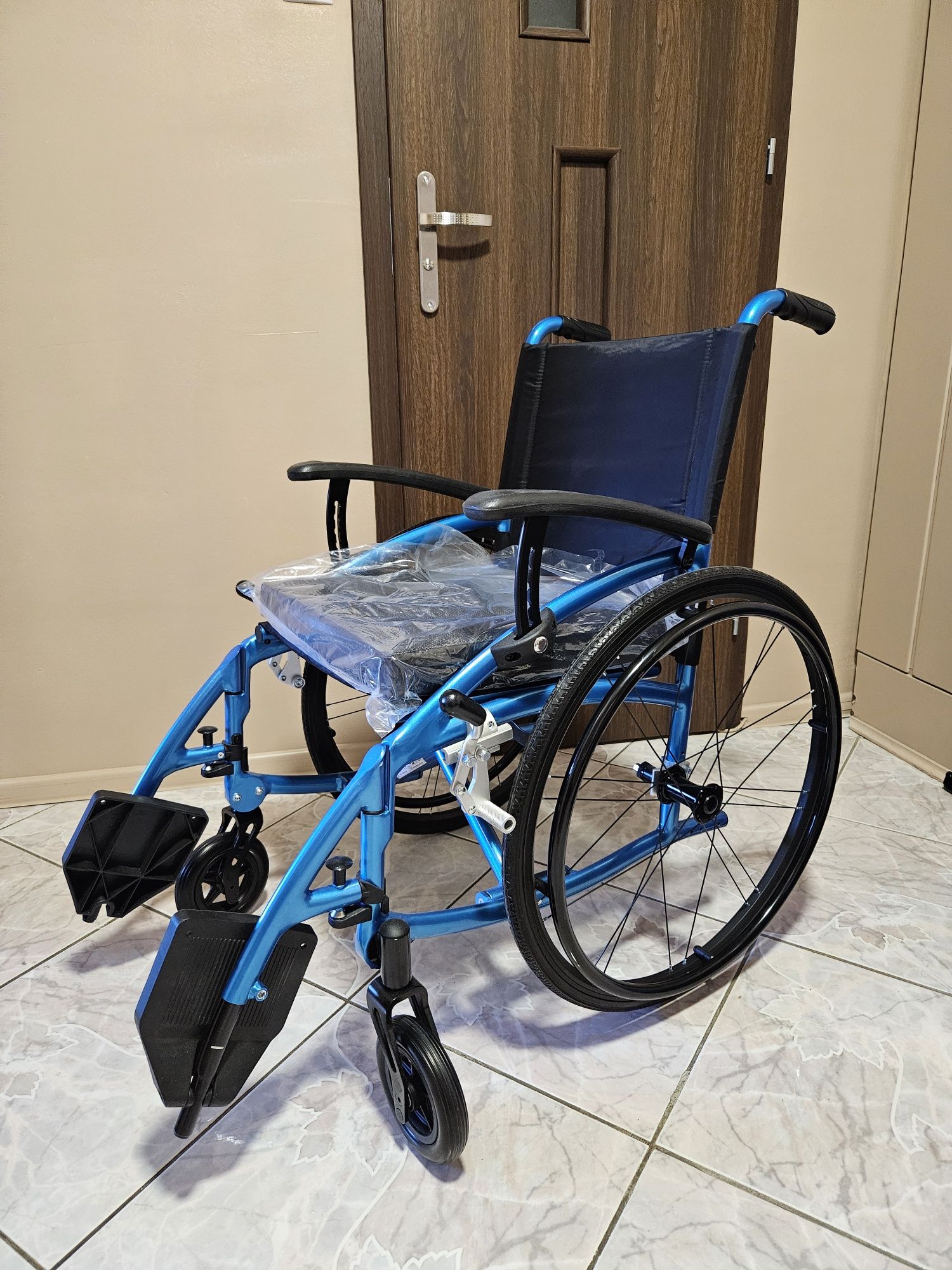 Nowy Wózek inwalidzki ViteaCare Active Light Sport + poduszka ROHO
