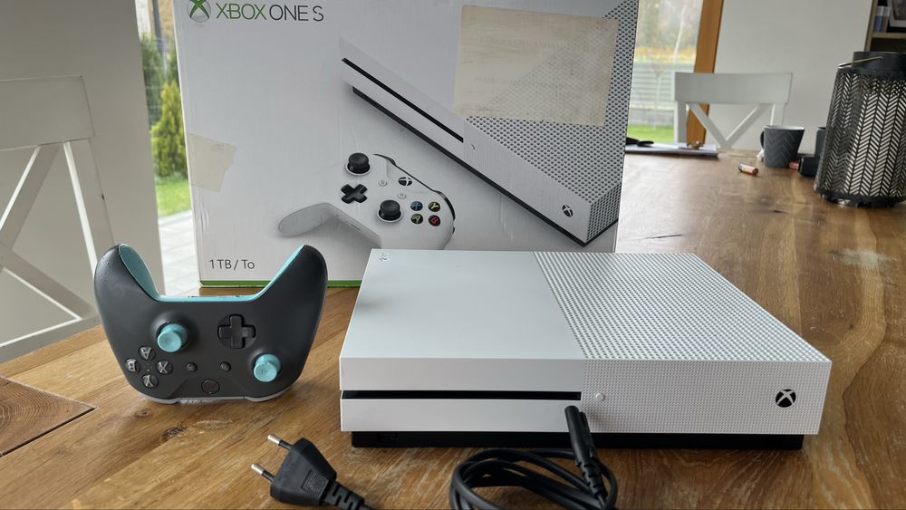 Konsola XBOX ONE S 1 TB