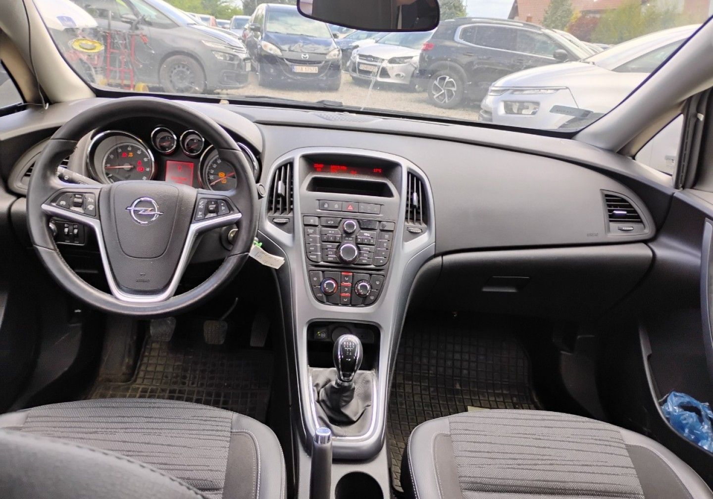Opel Astra 2016r, Salonowa. 1.6 LPG. Uszkodzony prawy bok. Jeździ.