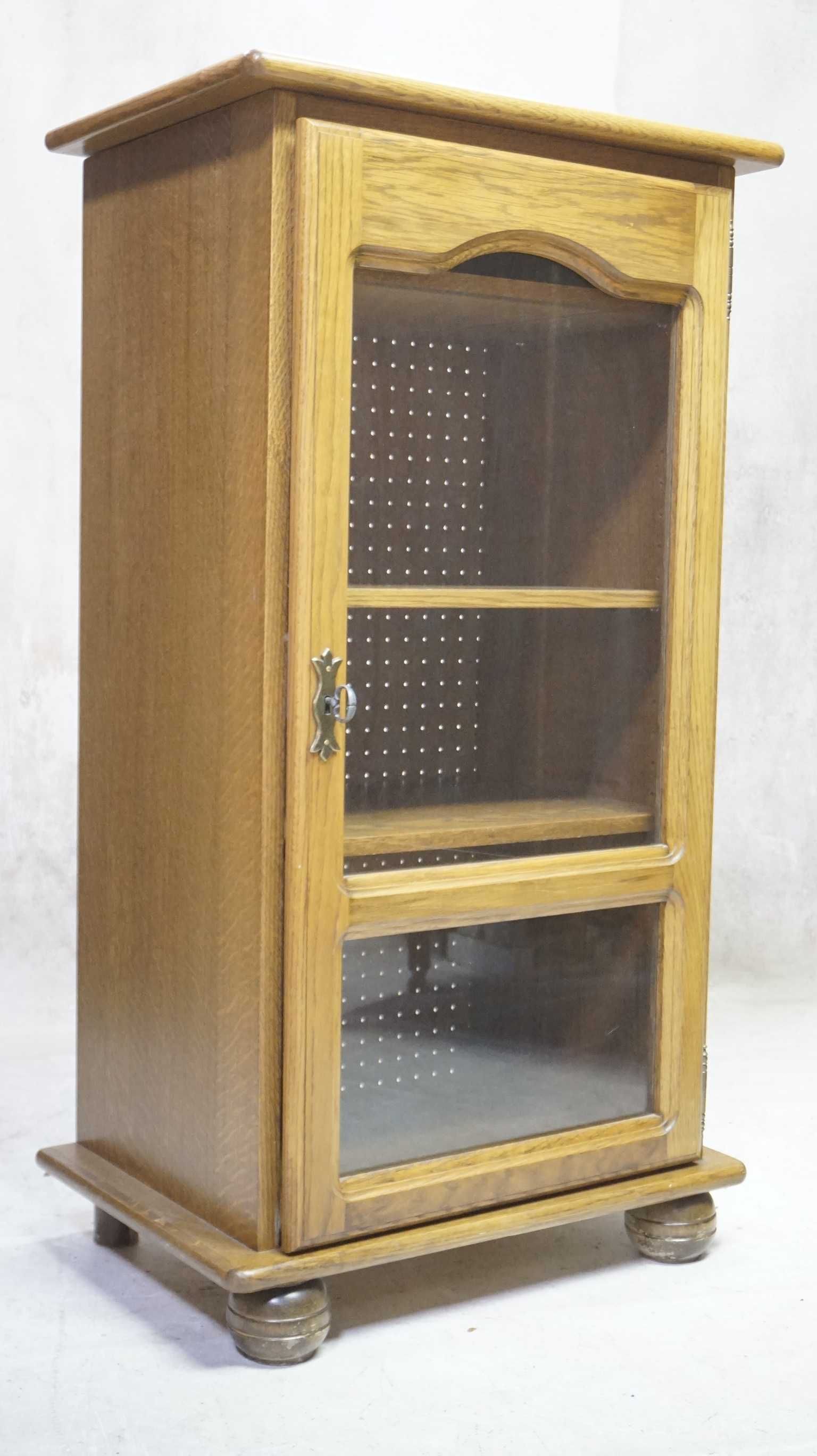 Sprzedam praktyczną szafkę pod  barek gramofon-słupek