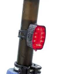 Велосипедный предупредительный задний фонарь мигалка на аккумуляторе.
