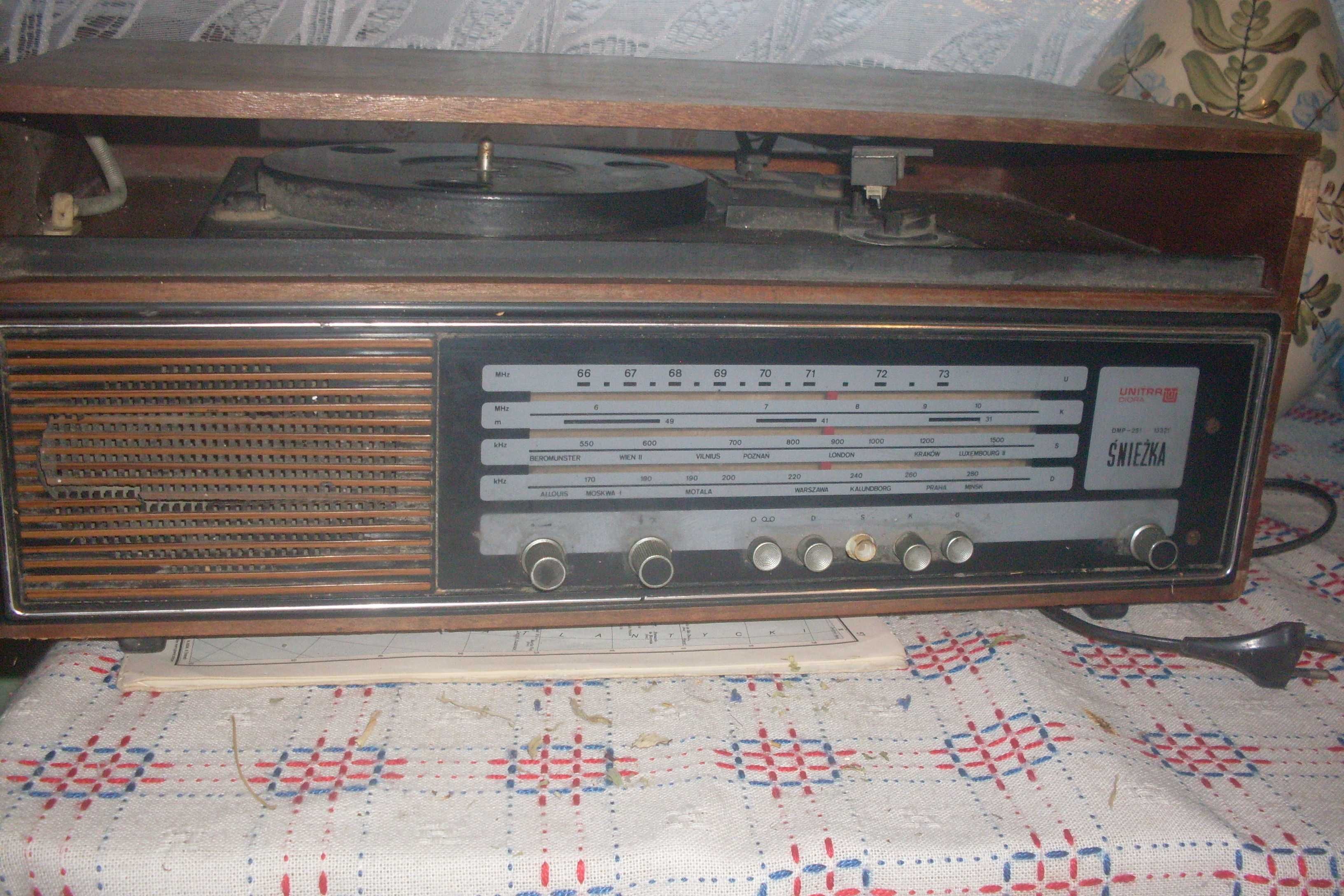 Radio Śnieżnik z gramofonem