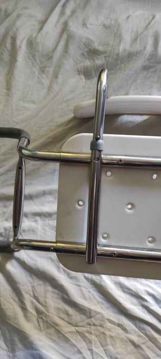 Стілець для ванни зі спинкою, новий, алюмінієвий, регульована ширина.