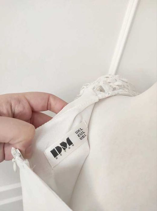 Kombinezon z krótką nogawką kopertowy falbanki koronka L | elegance