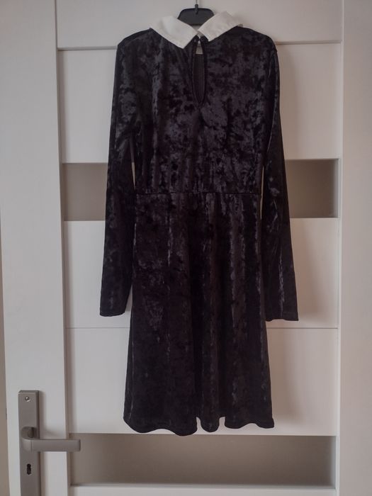 Czarna sukienka w stylu Wednesday z białym kołnierzykiem rozmiar 146