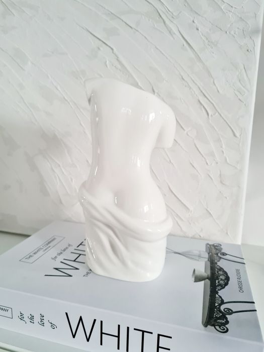 Wazon H&M biały kobieta wenus piękny porcelana