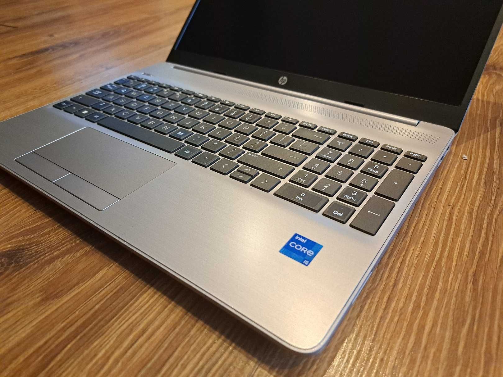ZADBANY/ Szybki laptop HP, i5 11-gen 4-rdzeniowy, 8GB RAM, SSD 240GB.