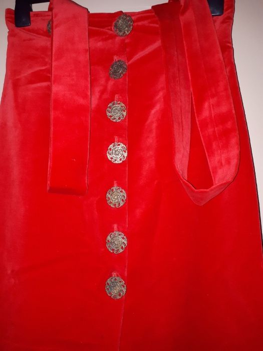 Czerwona spódnica na szelkach S aksamit.