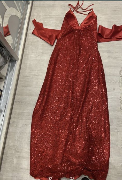 Платье в паетках на подкладке