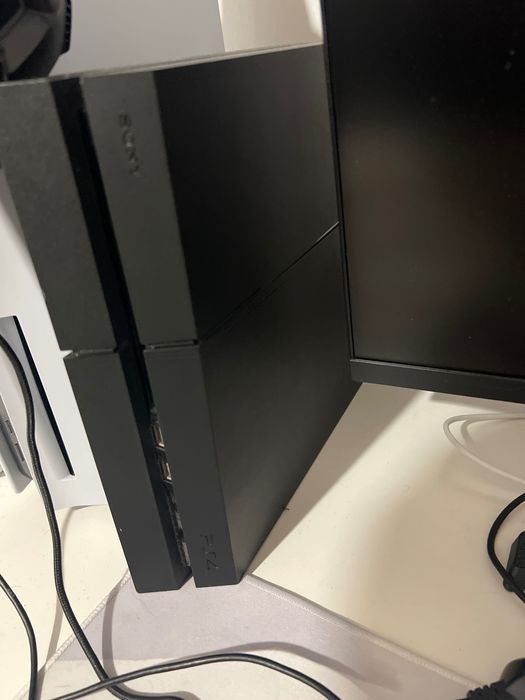 PLAYSTATION- PS4 com jogos