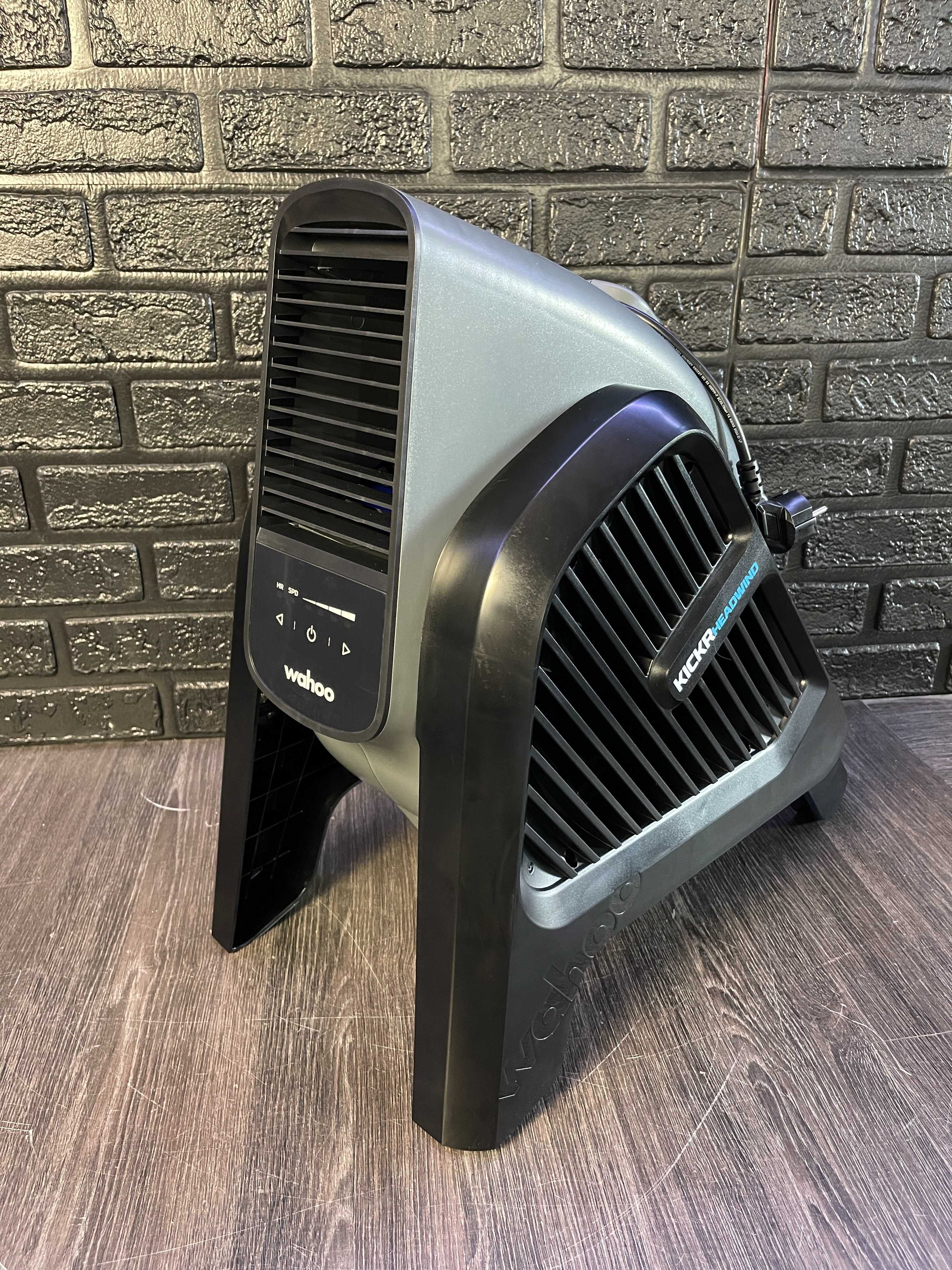 Смарт вентилятор Wahoo KICKR Headwind Bluetooth Fan
