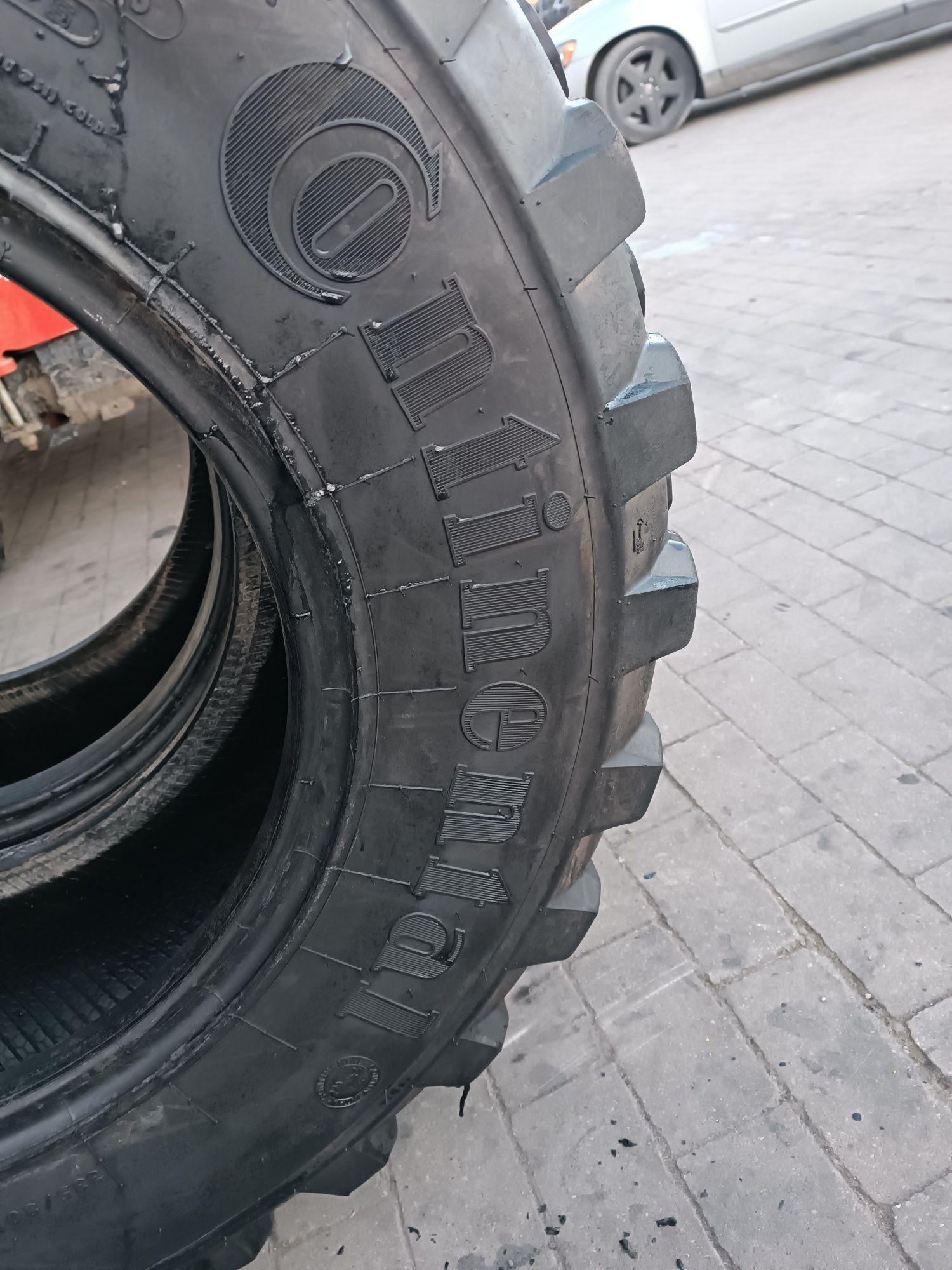 335/80R20 Continental MPT 81