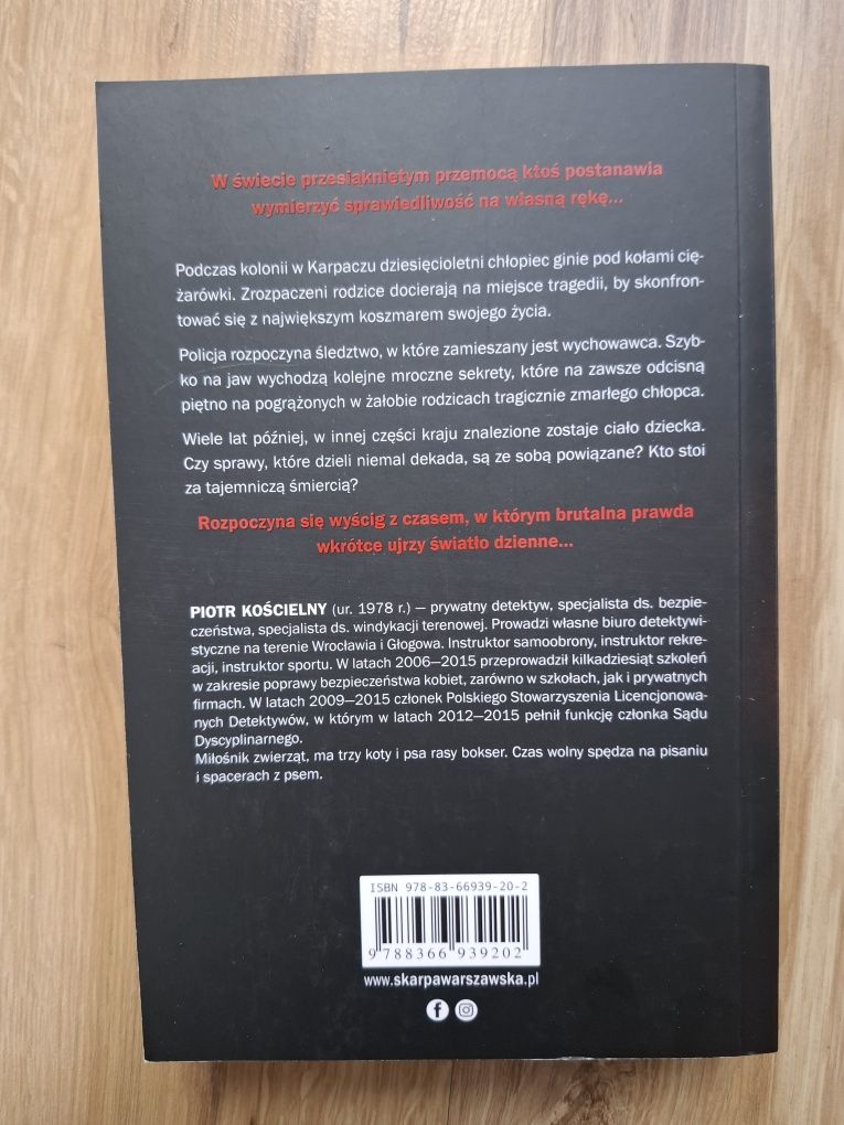 ŁOWCA Piotr Kościelny Komisarz Sikora tom 1