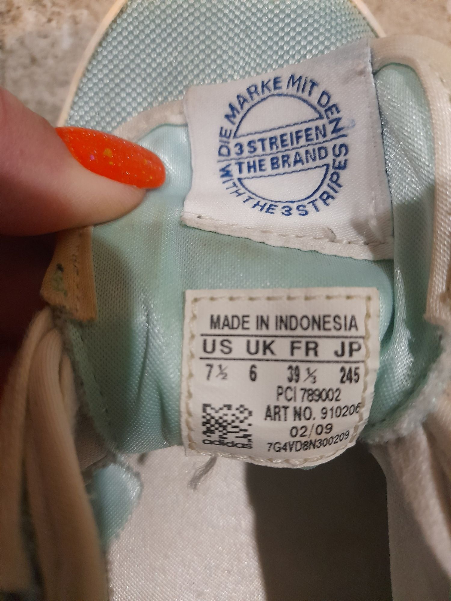 Продам женские мокасины.