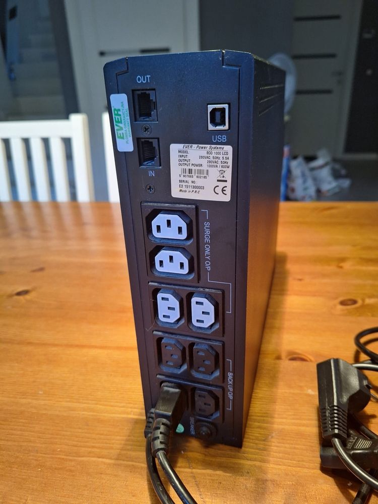 Zasilacz UPS Ever ECO 1000 LCD, stan techniczny bdb