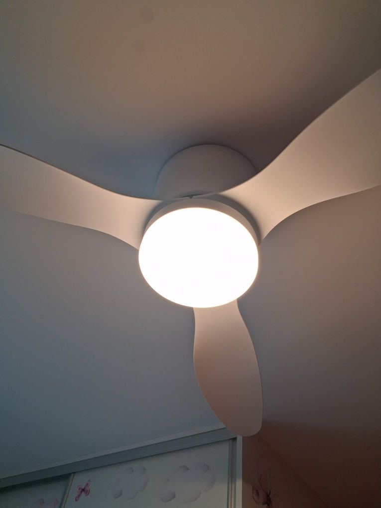 Wiatrak sufitowy LED 132 cm