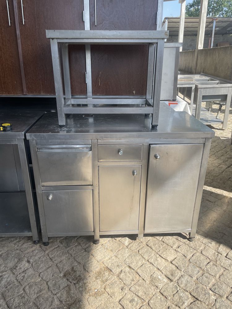 Bancada com gavetas e portas - Inox